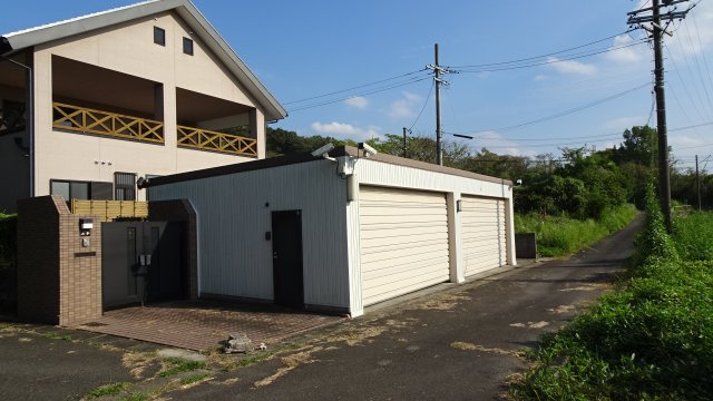 守山区上志段味戸建の外観|駐車場は車庫４台＋青空１台の合計５台あります