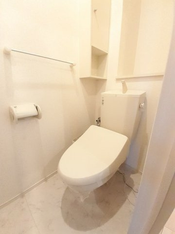 ロータス南島田Ｄのトイレ|清潔感のあるトイレです