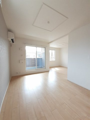 ロータス南島田Ｄの居間・リビング|使いやすいリビングです