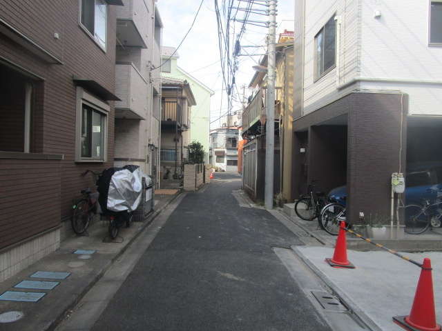 荒川区西日暮里１丁目の倉庫の周辺