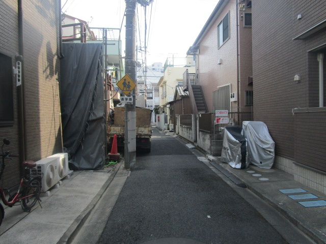 荒川区西日暮里１丁目の倉庫の周辺