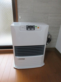【設備】 | グランデ寺内 | FF式灯油ストーブです。