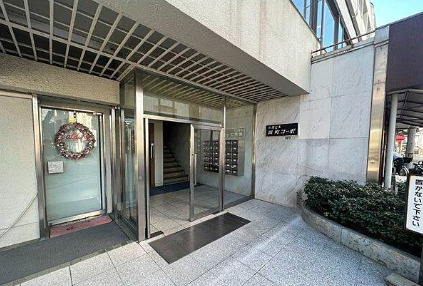 矢部ビル岡町コーポのエントランス|落ち着いたエントランスです