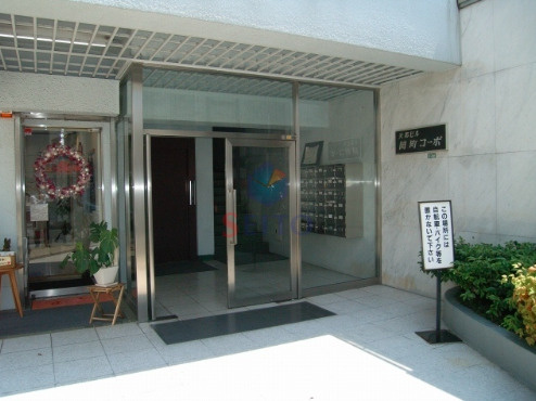 矢部ビル岡町コーポのエントランス|毎日通るエントランスはこのようになっています