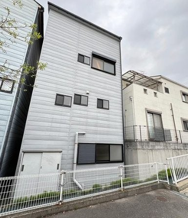 清瀧　中古一戸建ての外観|新しい生活にいかがでしょうか？外観はお住まいの顔になります。こだわりたいポイントですね。外壁塗装や屋根塗装のご相談も承っております。
■現地内覧・資金計画相談・住宅ローン相談もお問合せ受付中■