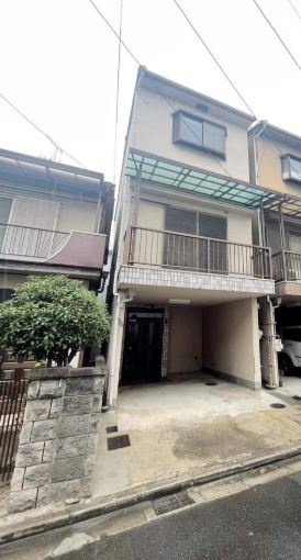 東大阪市新鴻池町　中古戸建の前面道路含む現地写真