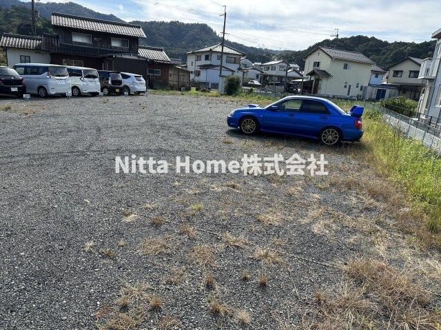 プレジール志楽の駐車場|敷地内に駐車場も完備(^^♪