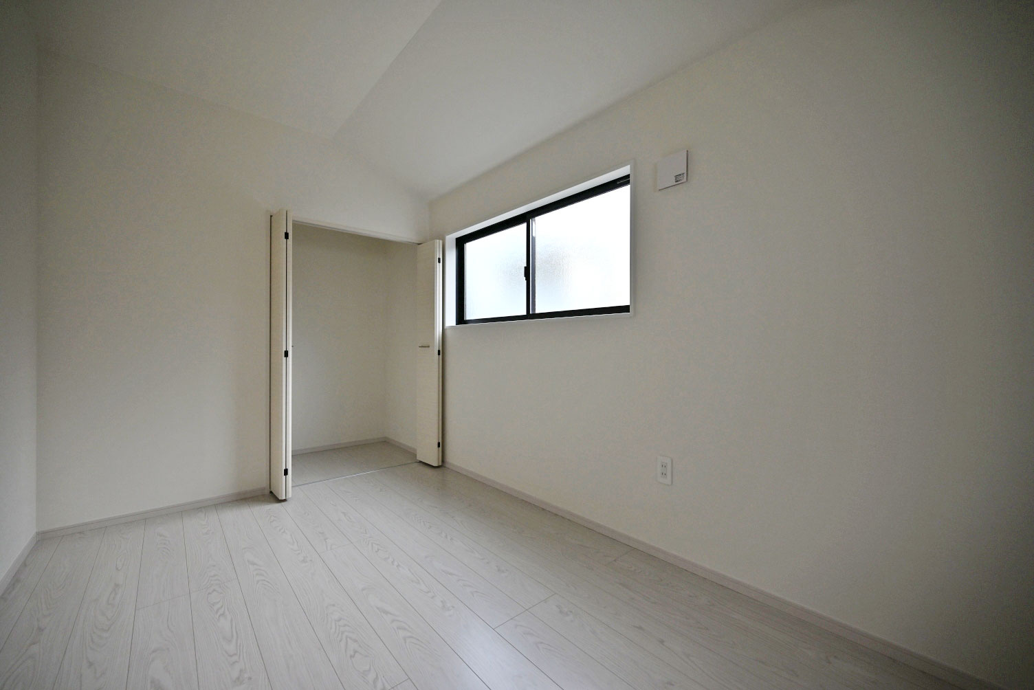 テラシエ朝日ケ丘町新築一戸建て全2区画│4LDK+駐車2台可（制限有）の洋室|洋室（5.5帖）