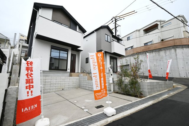 テラシエ朝日ケ丘町新築一戸建て全2区画│4LDK+駐車2台可（制限有）の外観|閑静な住宅街の全2区画分譲地です。見学をご希望される方はお気軽にお問い合わせください。