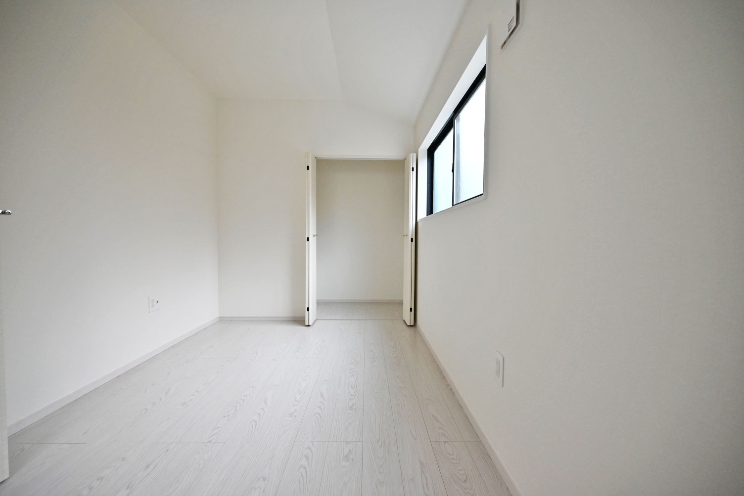 テラシエ朝日ケ丘町新築一戸建て全2区画│4LDK+駐車2台可（制限有）の洋室|洋室（5.5帖）