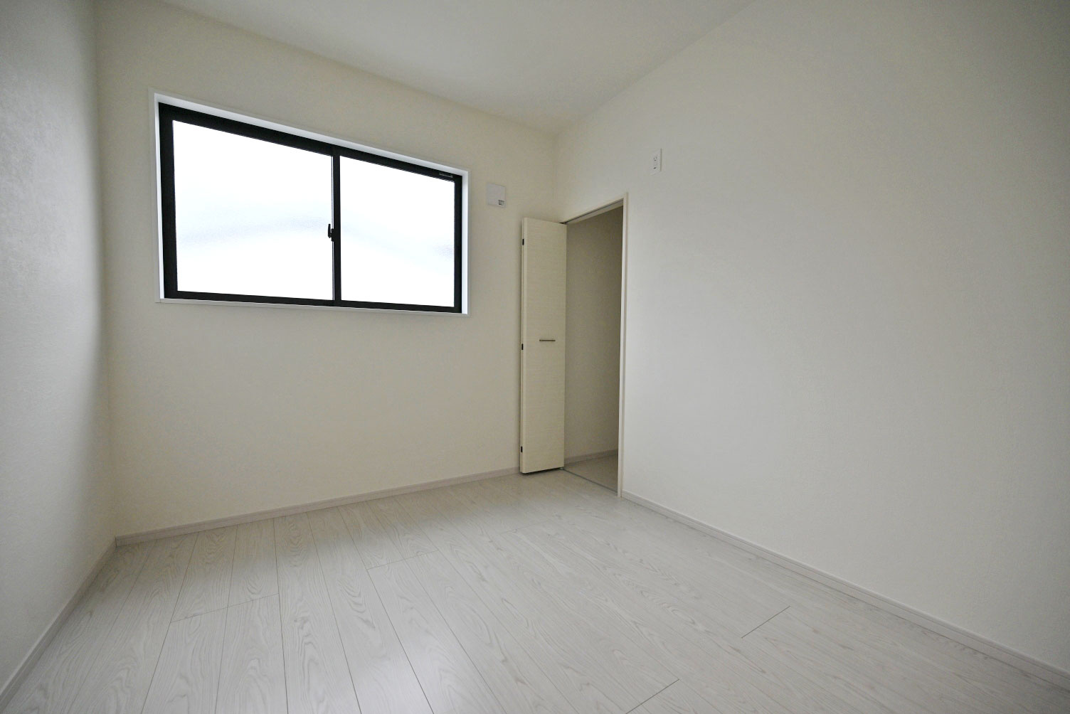 テラシエ朝日ケ丘町新築一戸建て全2区画│4LDK+駐車2台可（制限有）の洋室|洋室（4.4帖）