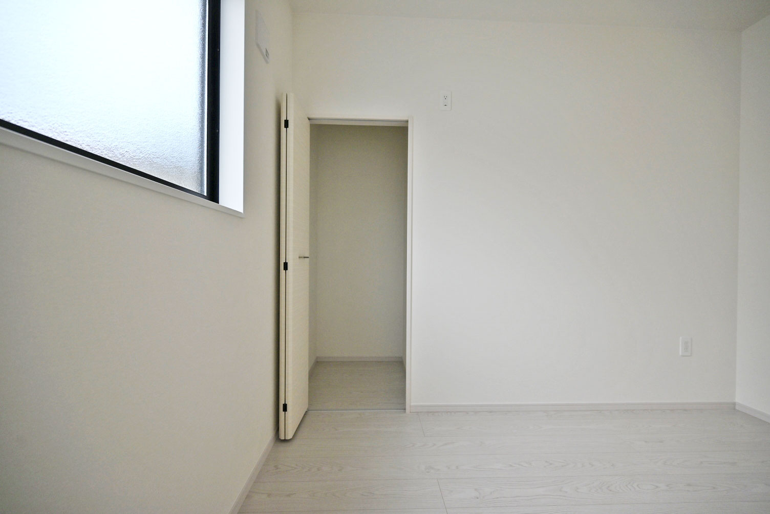 テラシエ朝日ケ丘町新築一戸建て全2区画│4LDK+駐車2台可（制限有）の洋室|洋室（4.4帖）