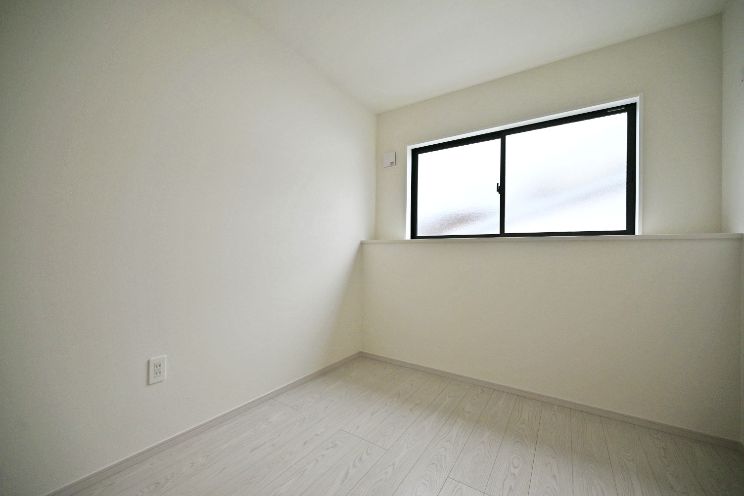 テラシエ朝日ケ丘町新築一戸建て全2区画│4LDK+駐車2台可（制限有）の洋室|洋室（4.8帖）