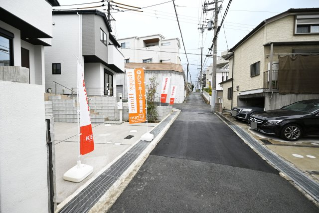 テラシエ朝日ケ丘町新築一戸建て全2区画│4LDK+駐車2台可（制限有）の前面道路含む現地写真|前面道路（幅員4.0ｍ）公道です。