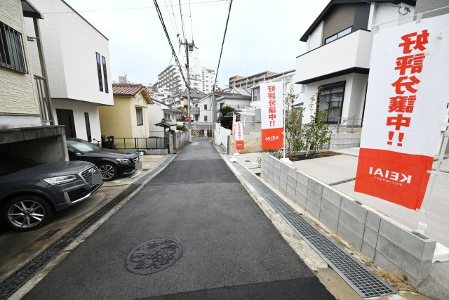 テラシエ朝日ケ丘町新築一戸建て全2区画│4LDK+駐車2台可（制限有）の前面道路含む現地写真|前面道路（幅員4.0ｍ）公道です。