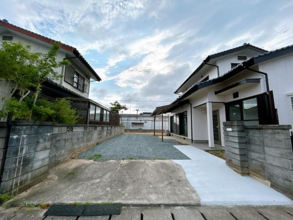 【駐車場】 | 駐車は縦列で２台可能です。