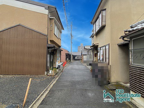 紫野十二坊町 土地の前面道路含む現地写真