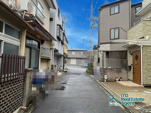紫野十二坊町 土地の前面道路含む現地写真