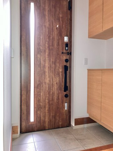 深沢戸建の玄関