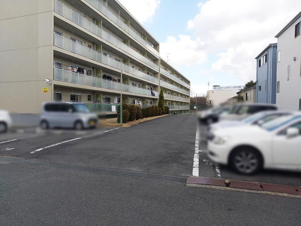 枚方ハイツ2号棟の駐車場|■物件内覧・資金計画相談・住宅ローン相談、リフォーム相談、お問合せ受付中■
※当日・翌日のご内覧、ご相談はお電話でのお問合せがスムーズです！