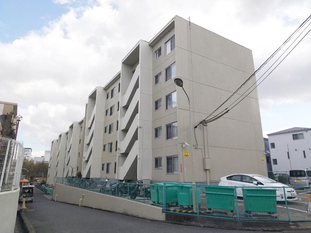 枚方ハイツ2号棟の外観|新しい生活にいかがでしょうか？外観はお住まいの顔になります。こだわりたいポイントですね。水回りリフォームやリノベーションも承ってます。
■現地見学・資金計画相談・住宅ローン相談もお問合せ受付中■