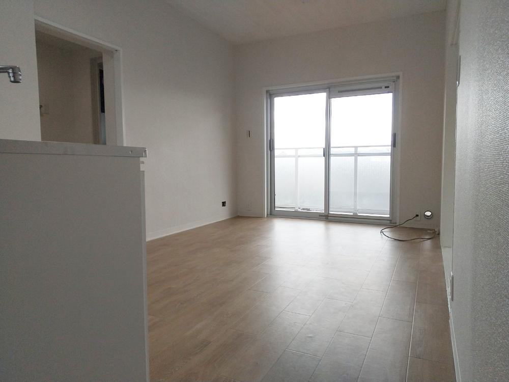 枚方ハイツ2号棟のダイニング|DK7.5帖　南向き
■物件内覧・資金計画相談・住宅ローン相談、リフォーム相談、お問合せ受付中■
※当日・翌日のご内覧、ご相談はお電話でのお問合せがスムーズです！