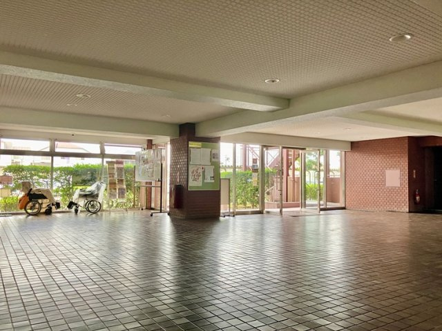ネオハイツ江戸川台Ａ棟のロビー