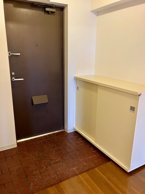 ネオハイツ江戸川台Ａ棟の玄関