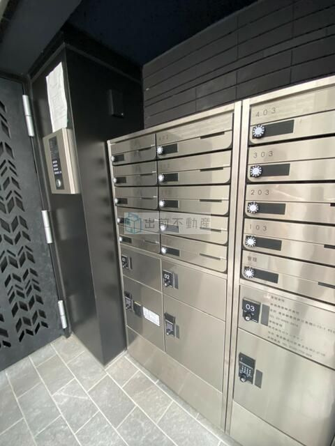 アリュイッテ椎名町のロビー
