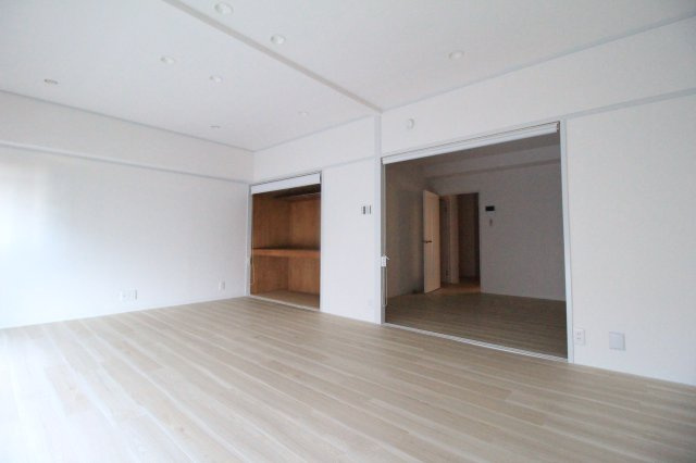 ニュー大淀ハイツの洋室