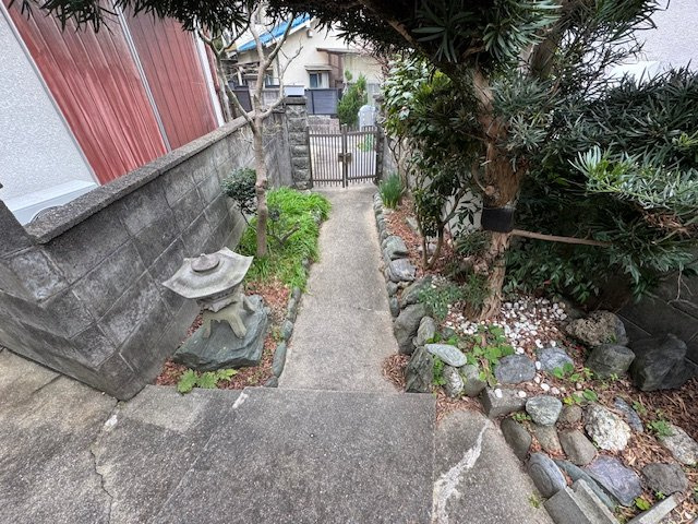 平尾貸家のエントランス