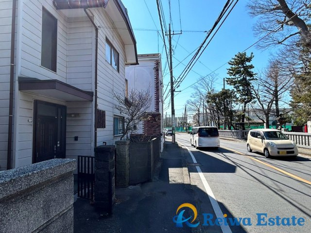 売地　茅ヶ崎市萩園の前面道路含む現地写真