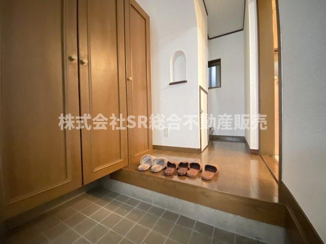 大蓮東2丁目中古戸建の玄関|玄関にはシューズボックスもございます！