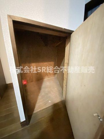 大蓮東2丁目中古戸建の収納|階段下収納です。収納豊富♪