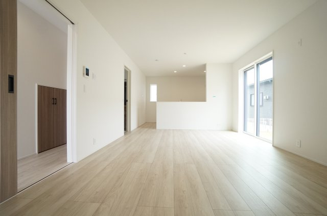 リナージュ常滑市保示町6丁目　1号棟の居間・リビング