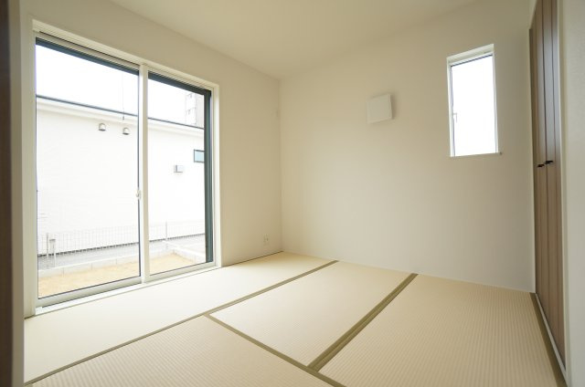 リナージュ常滑市保示町6丁目　1号棟の和室|ちょっとした来客用に客間としても大活躍の和室