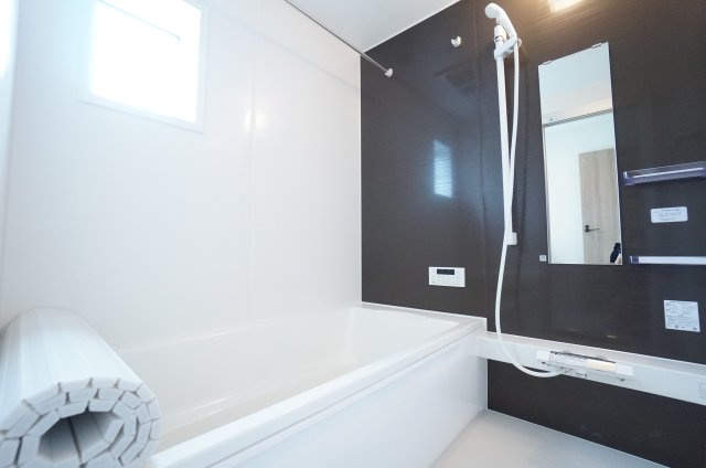 リナージュ常滑市保示町6丁目　1号棟の浴室|1坪の広さで一日の疲れを癒すくつろぎのバスタイム！浴室乾燥暖房機付きで冬には浴室を暖めることが出来ます！