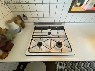 多数の調理器具を同時に使用でき、料理の効率化が可能。省エネで節約になり、様々な料理スタイルに適応できます。また、火力調整が独立しており、手入れや掃除もしやすく、今よりもっとお料理が楽しくなるかも。