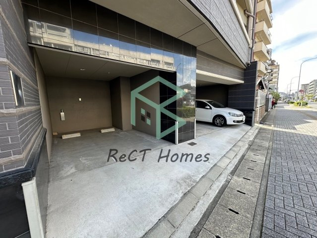 姫路市船丘町の賃貸マンションの駐車場