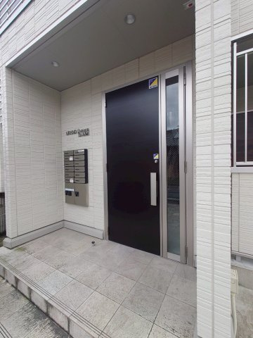 ＧＲＡＮＤ　Ｄ－ｒｏｏｍ月見のエントランス