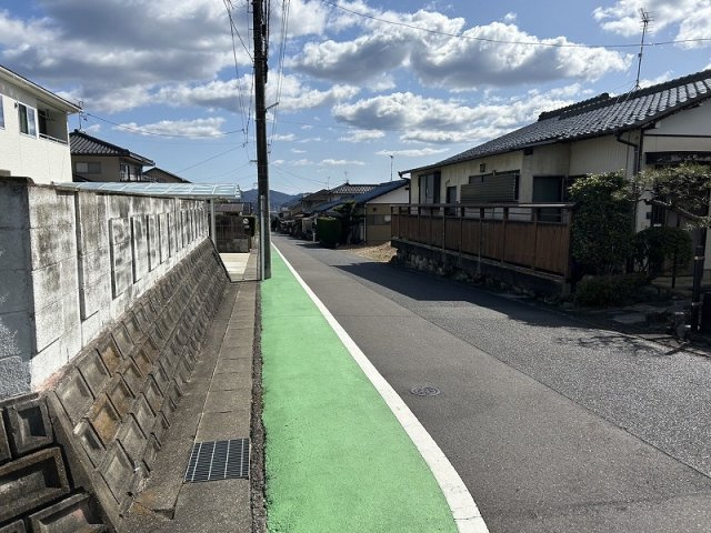 各務原市尾崎北町1丁目の前面道路含む現地写真