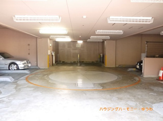 【駐車場】