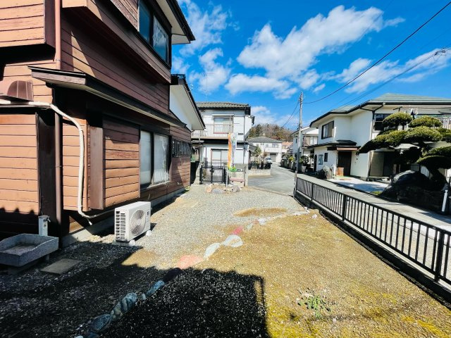 あきる野市草花　古家付売地の外観