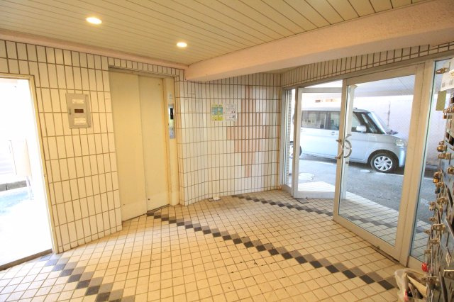 ロワイヤルヒルズ南宮崎のロビー