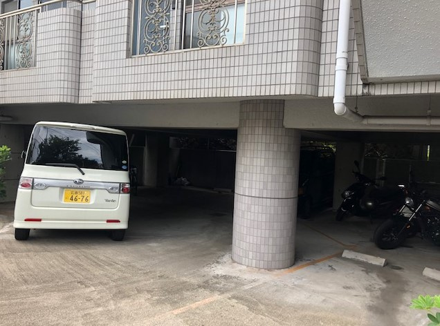 サクラパレスの駐車場