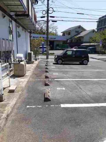 クレールアムールの駐車場