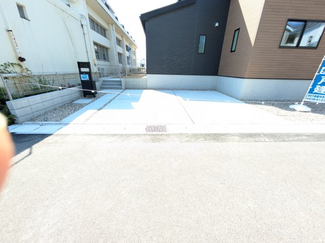 リナージュ常滑市保示町6丁目　4号棟の駐車場|駐車スペース2台～3台可能