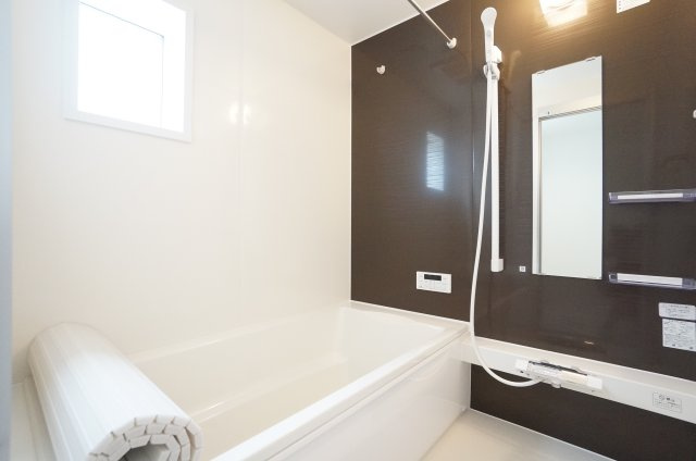 リナージュ常滑市保示町6丁目　4号棟の浴室|雨の日のお洗濯に大活躍な浴室乾燥機付！広々浴室1坪タイプで一日の疲れを癒すくつろぎのバスタイム♪