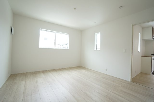 リナージュ常滑市保示町6丁目　4号棟の洋室|8帖の洋室はウォークインクローゼット付きです。