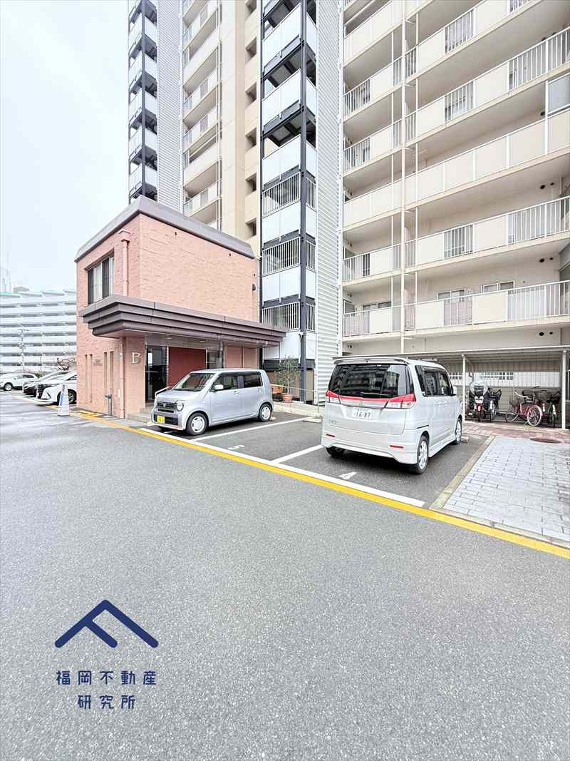 日商岩井リバーサイドマンションB棟の駐車場